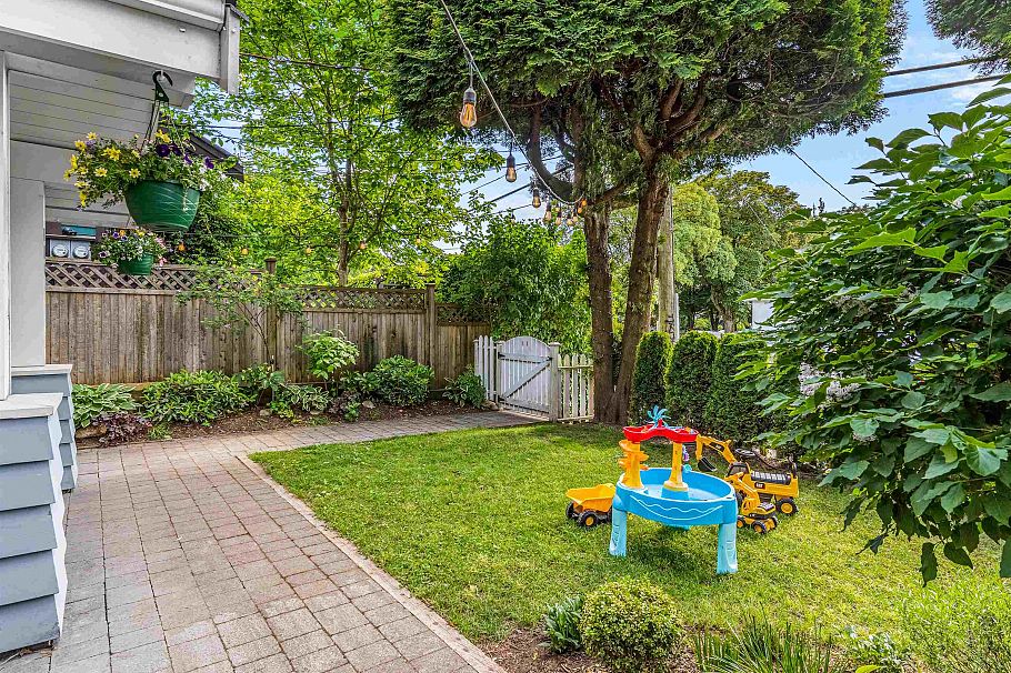 436 Lakewood Drive Vancouver, BC - 34