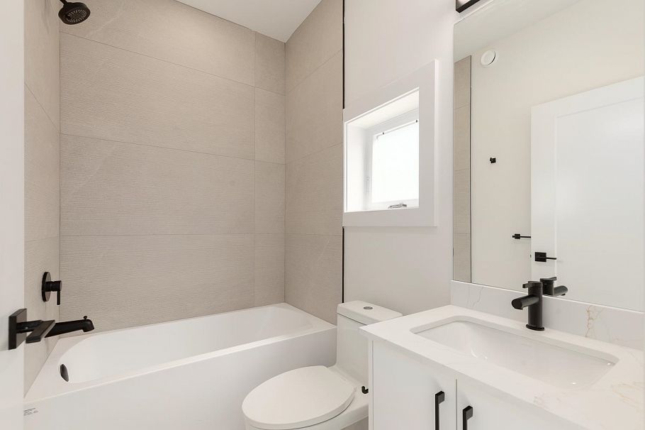 2 3635 Turner Street Vancouver, BC - 27