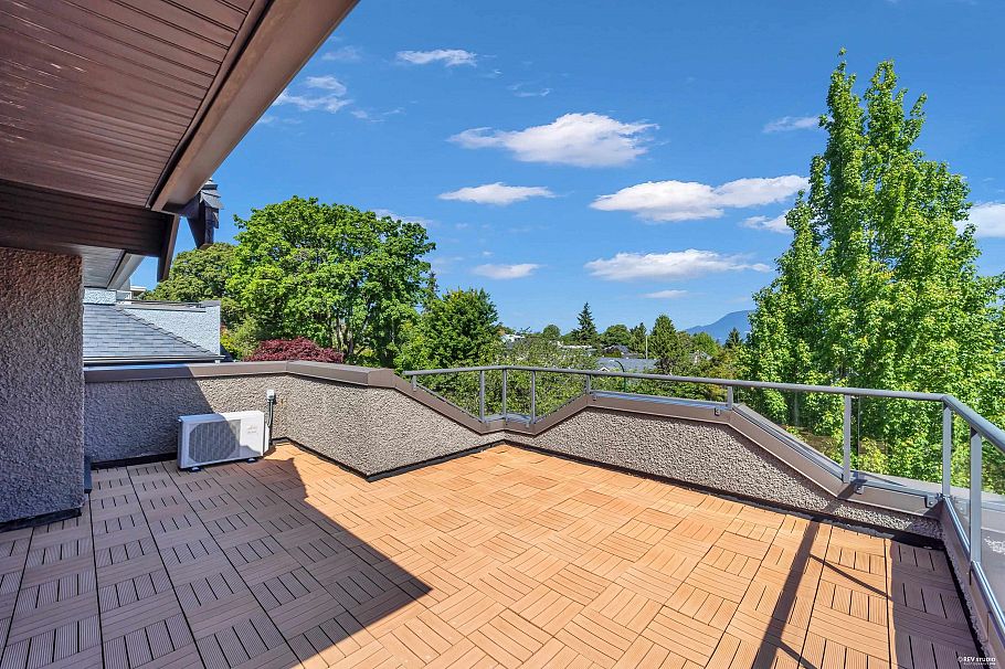 3618 W 24th Avenue Vancouver, BC - 29