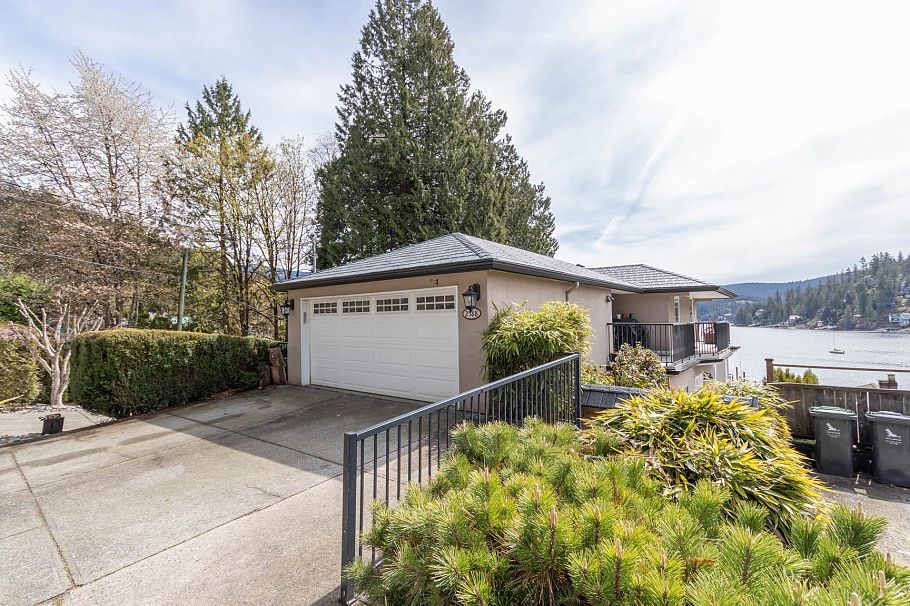 2588 Panorama Drive North Vancouver, BC - 7
