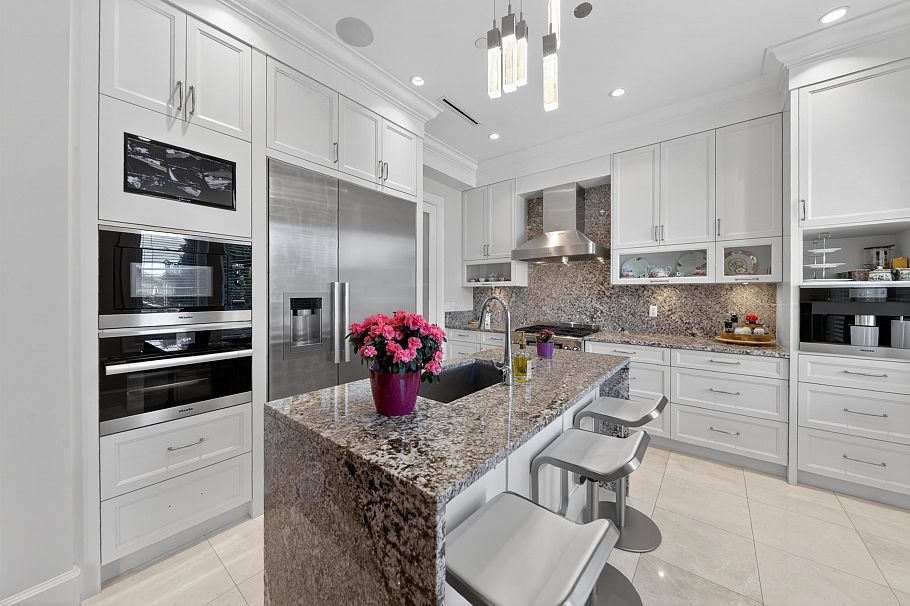 3285 W 12th Avenue Vancouver, BC - 18