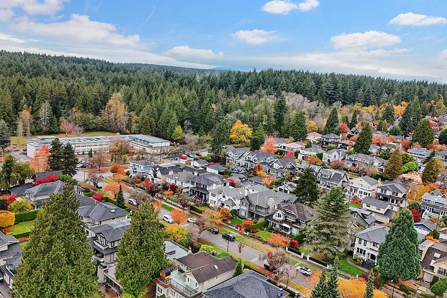 4053 W 38th Avenue Vancouver, BC - 4