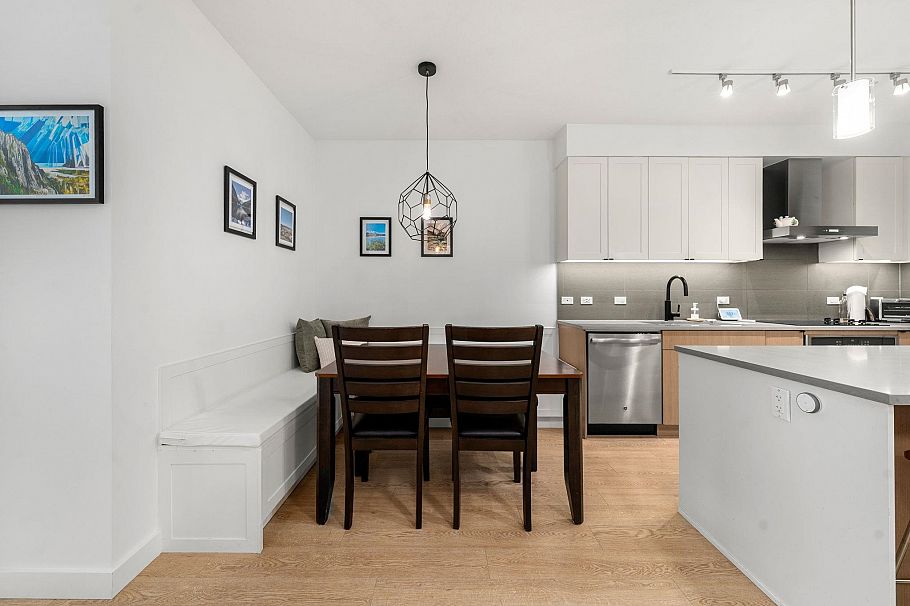 301 3205 Mountain Highway North Vancouver, BC - 14