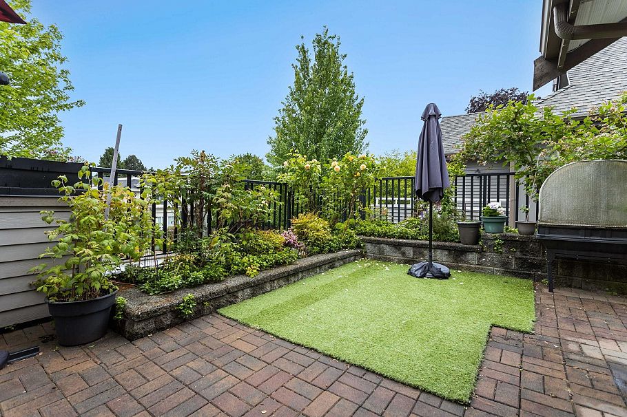 1121 St. Andrews Avenue North Vancouver, BC - 32