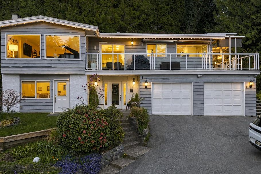 668 Alpine Court North Vancouver, BC - 2