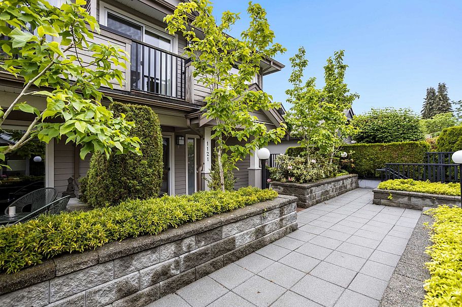 1121 St. Andrews Avenue North Vancouver, BC - 33