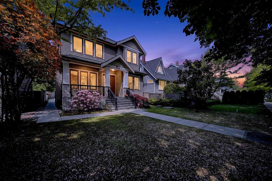 3285 W 12th Avenue Vancouver, BC - 3