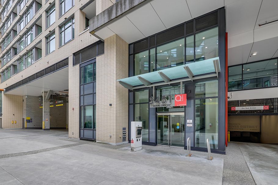 702 3451 Sawmill Crescent Vancouver, BC - 1