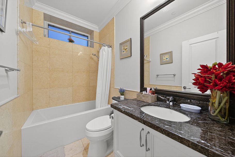 3285 W 12th Avenue Vancouver, BC - 40