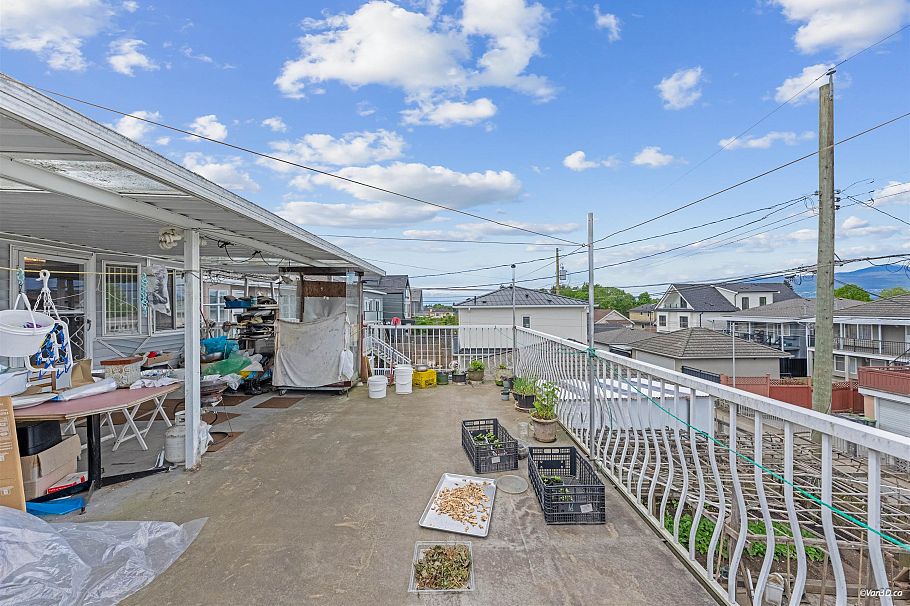 2945 E Graveley Street Vancouver, BC - 26