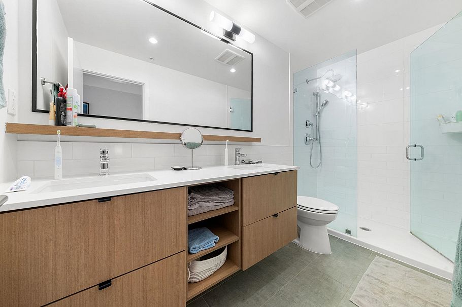 301 3205 Mountain Highway North Vancouver, BC - 21