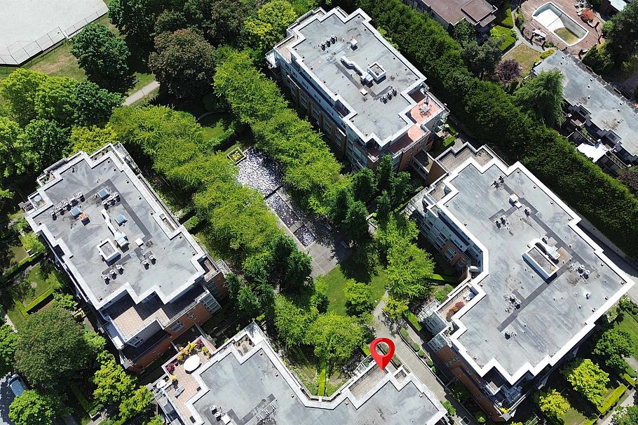 602 618 W 45th Avenue Vancouver, BC - 2