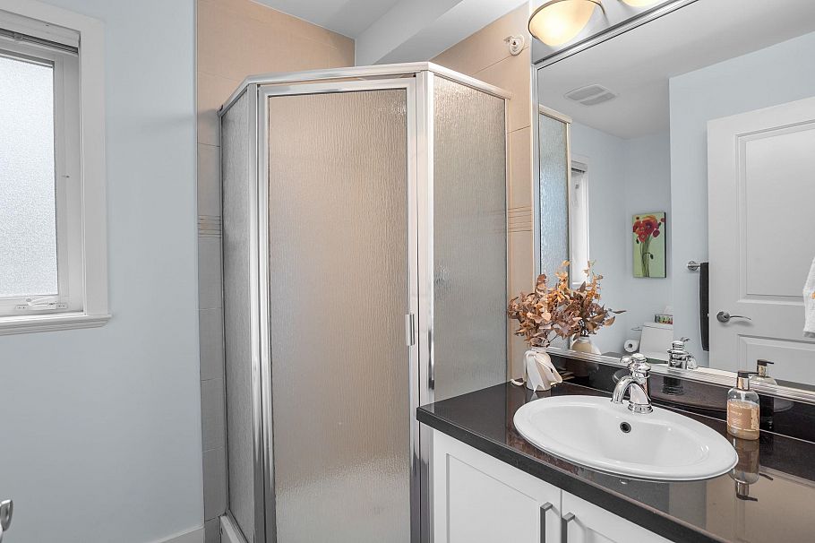 1121 St. Andrews Avenue North Vancouver, BC - 27