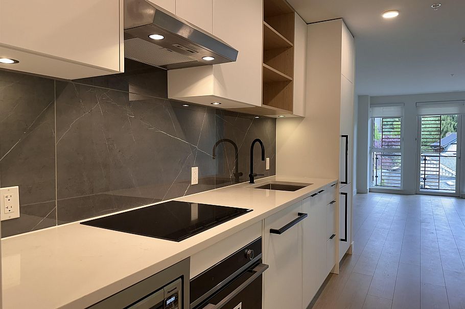 420 422 E 3rd Street North Vancouver, BC - 8