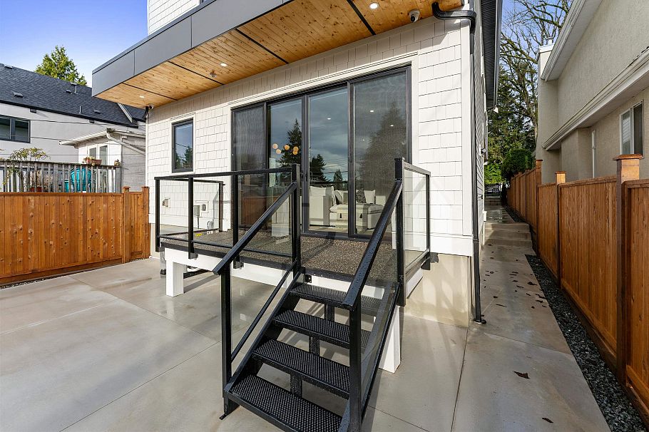 2 3218 W 38th Avenue Vancouver, BC - 26