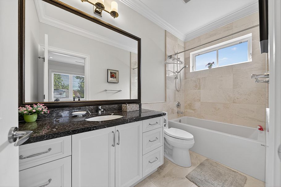 3285 W 12th Avenue Vancouver, BC - 28