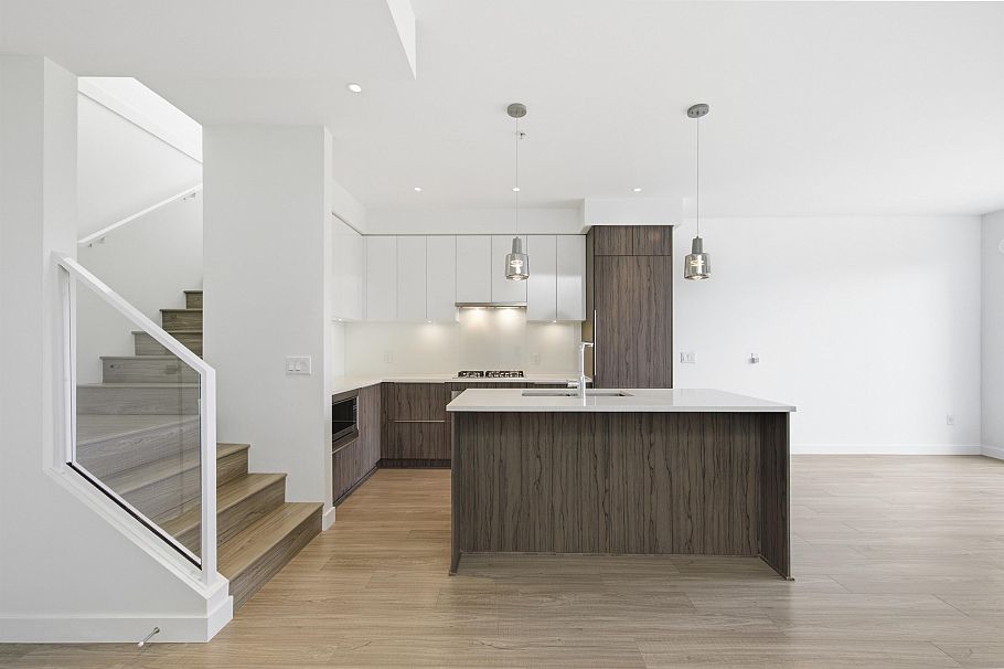 501 379 E Broadway Vancouver, BC - 5