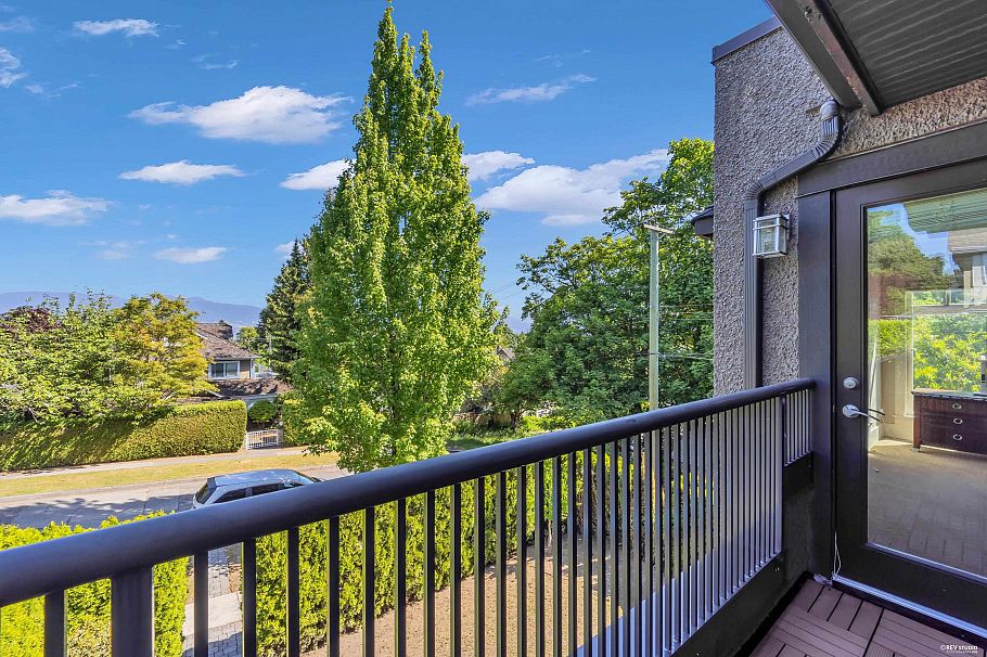 3618 W 24th Avenue Vancouver, BC - 26