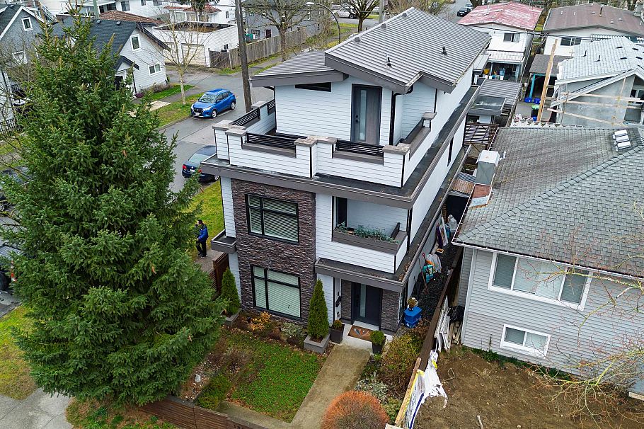1805 E 37th Avenue Vancouver, BC - 26