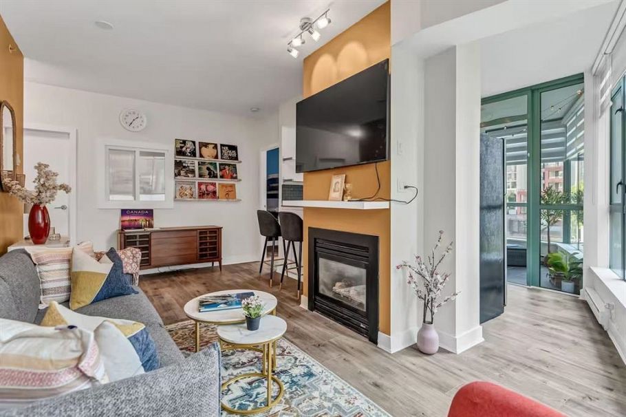 302 1238 Burrard Street Vancouver, BC - 1