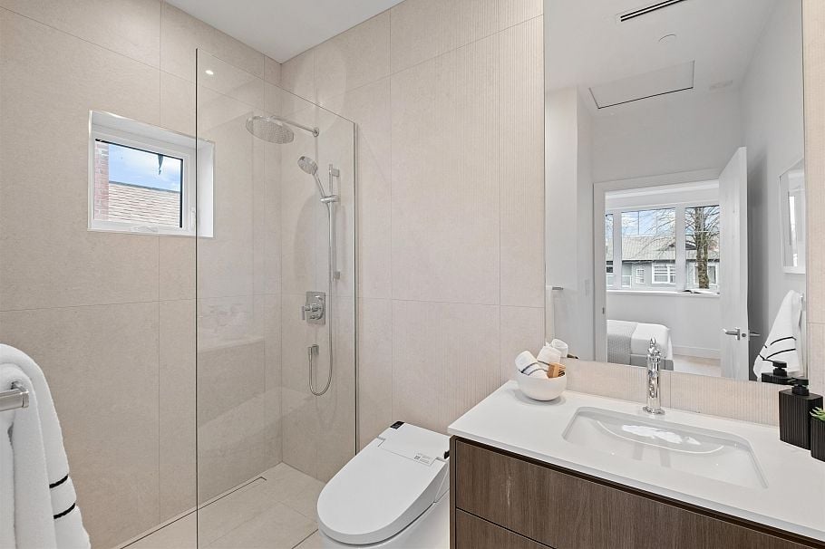 2238 E 5th Avenue Vancouver, BC - 21