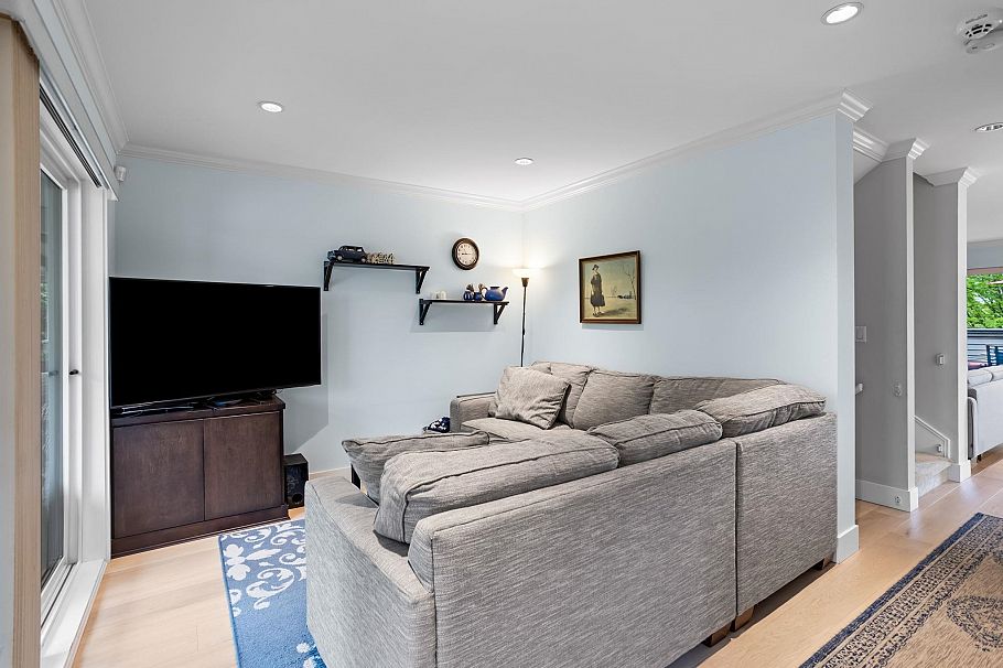 1121 St. Andrews Avenue North Vancouver, BC - 2