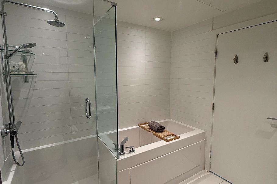 2405 1550 Fern Street North Vancouver, BC - 9
