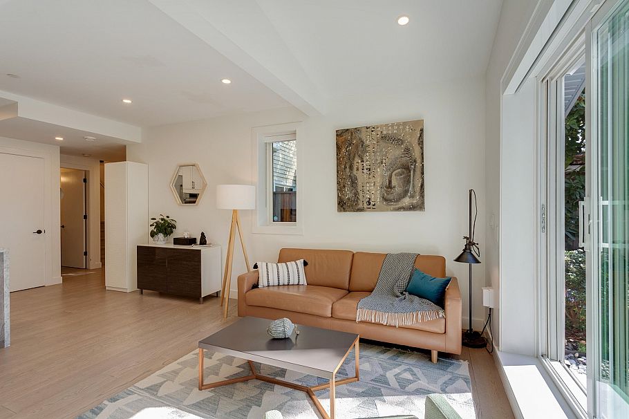1372 E 10th Avenue Vancouver, BC - 5