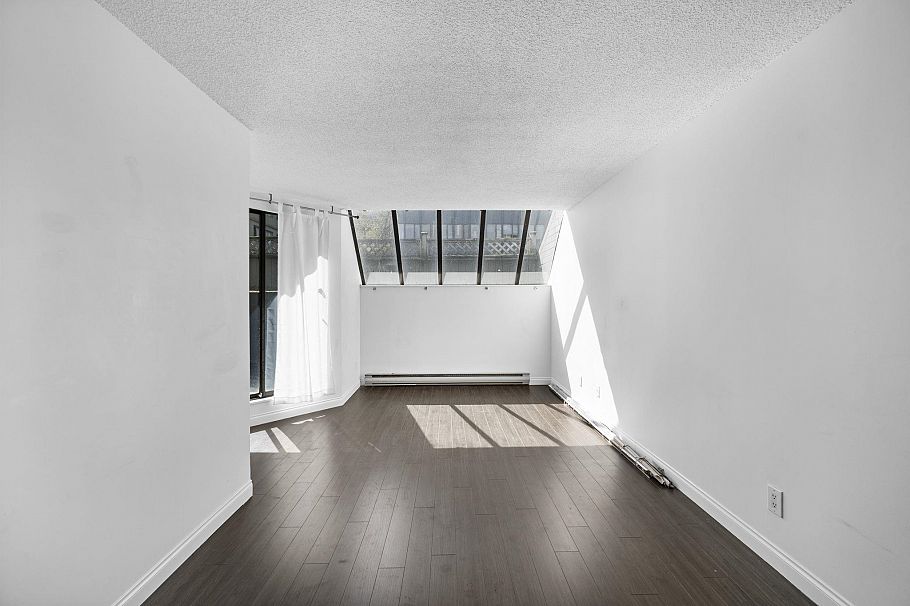 207 1270 Robson Street Vancouver, BC - 4
