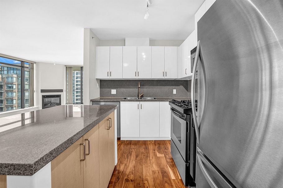 1206 155 W 1 Street North Vancouver, BC - 11