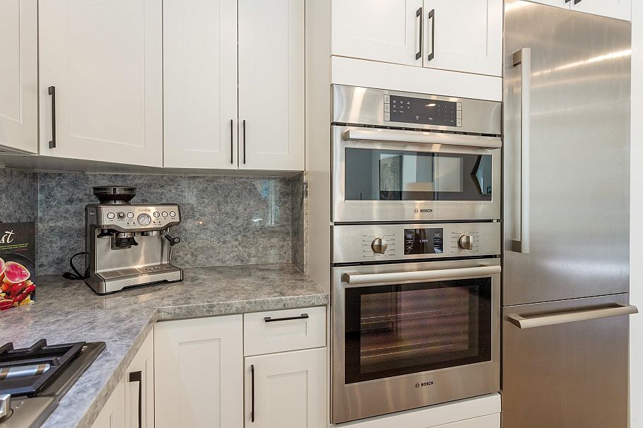 1372 E 10th Avenue Vancouver, BC - 9