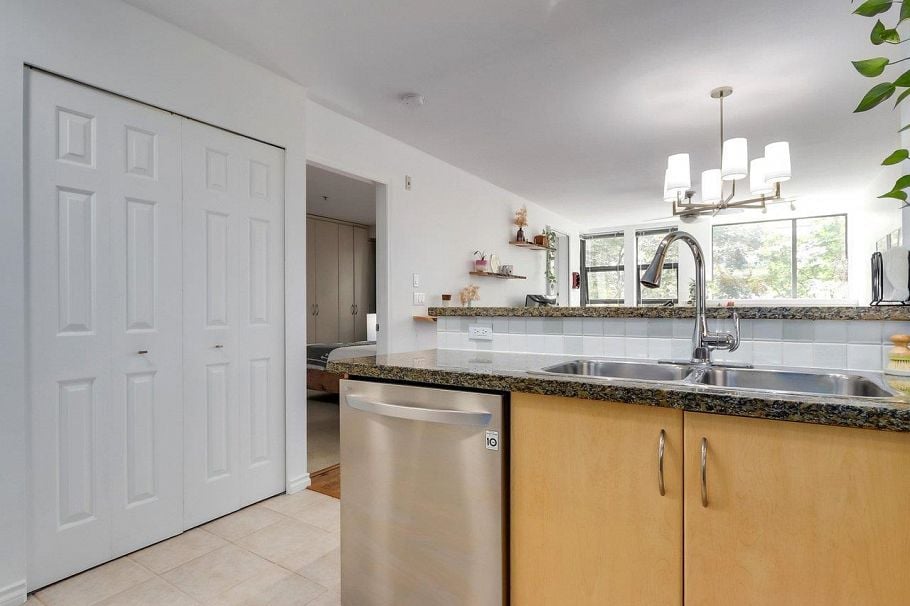 414 345 Lonsdale Avenue North Vancouver, BC - 18