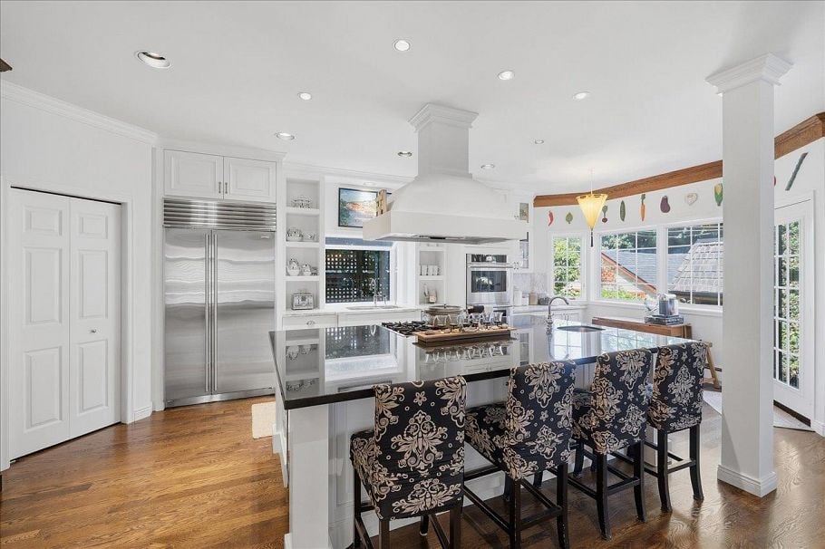 3253 W 24th Avenue Vancouver, BC - 9
