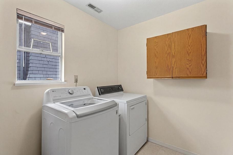 1678 E 13th Avenue Vancouver, BC - 12