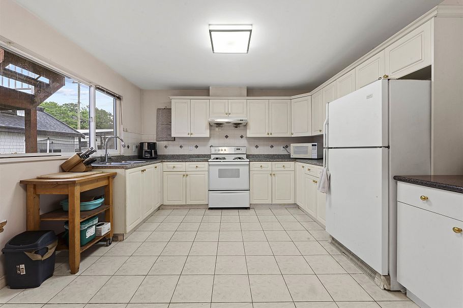 2779 Graveley Street Vancouver, BC - 5