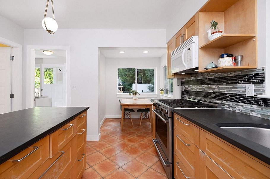 1075 Gladwin Drive North Vancouver, BC - 14