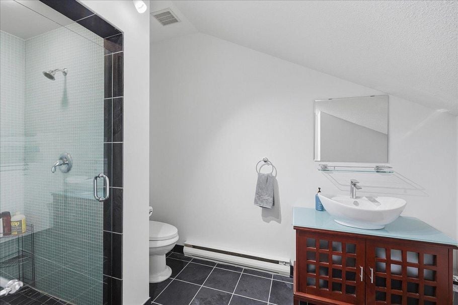 3253 W 24th Avenue Vancouver, BC - 33