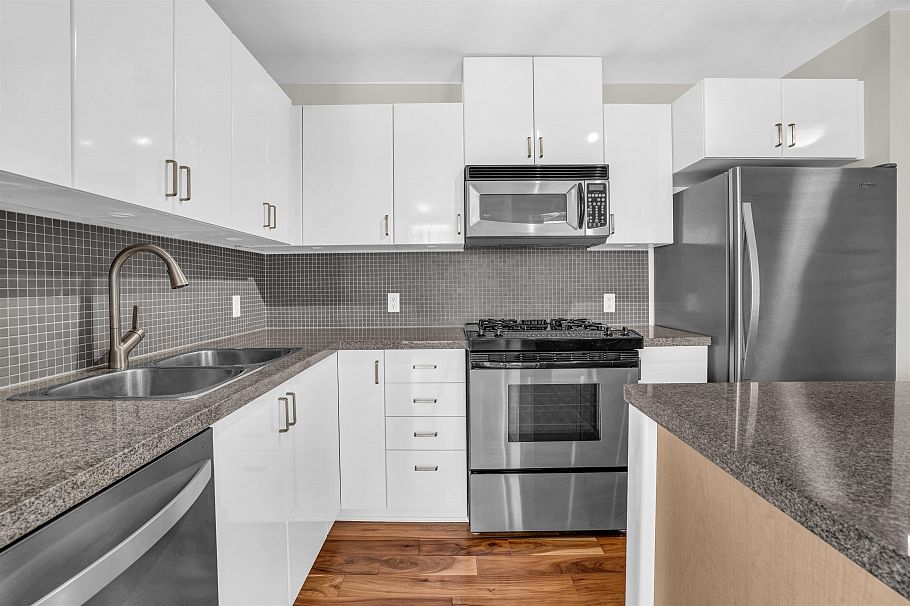 1206 155 W 1 Street North Vancouver, BC - 10