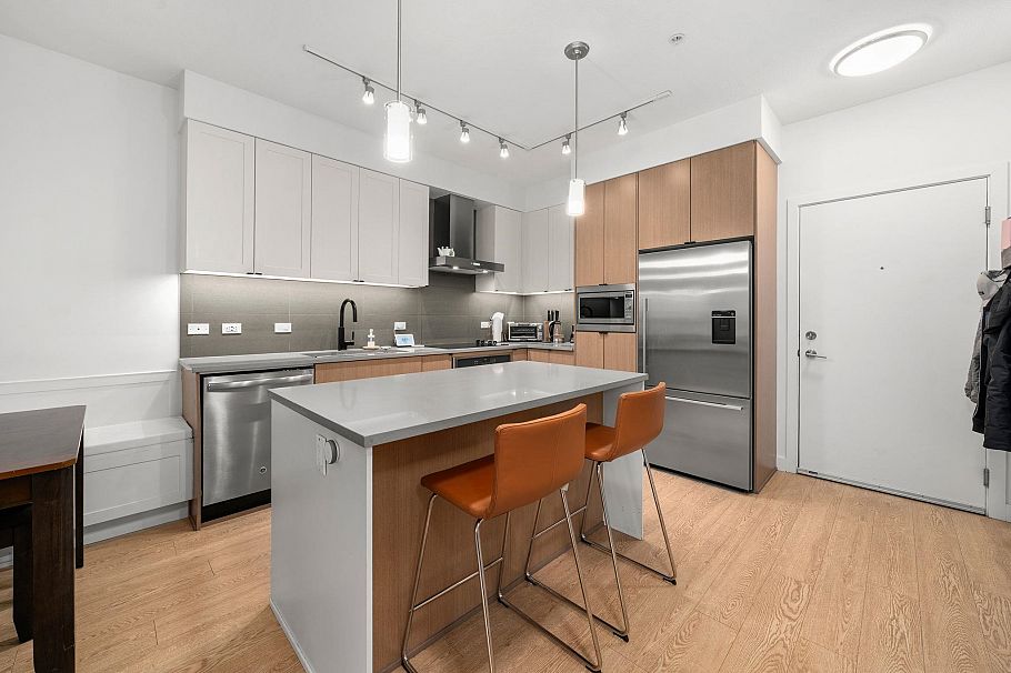 301 3205 Mountain Highway North Vancouver, BC - 8