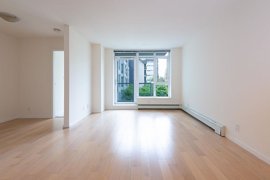 301 1887 Crowe Street Vancouver, BC - 2
