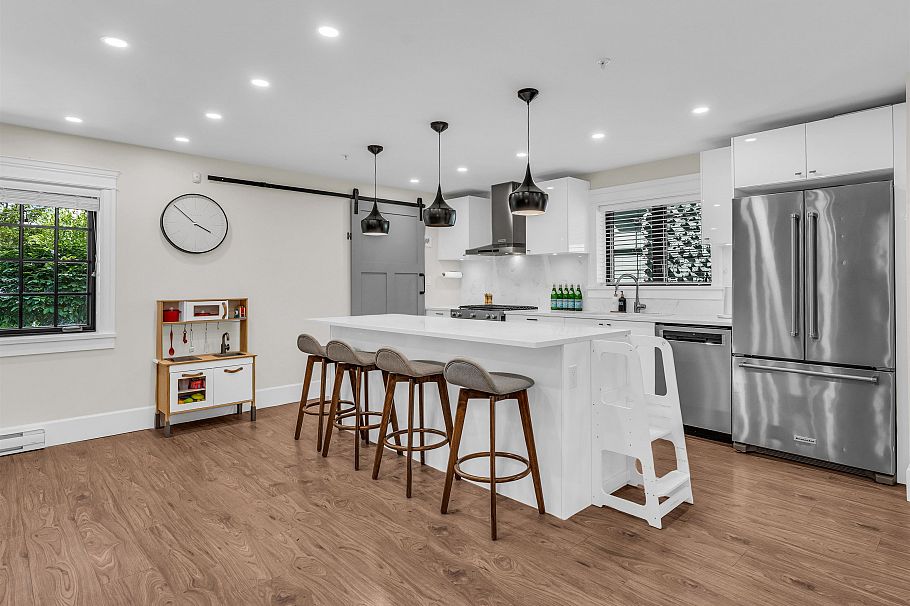 436 Lakewood Drive Vancouver, BC - 8