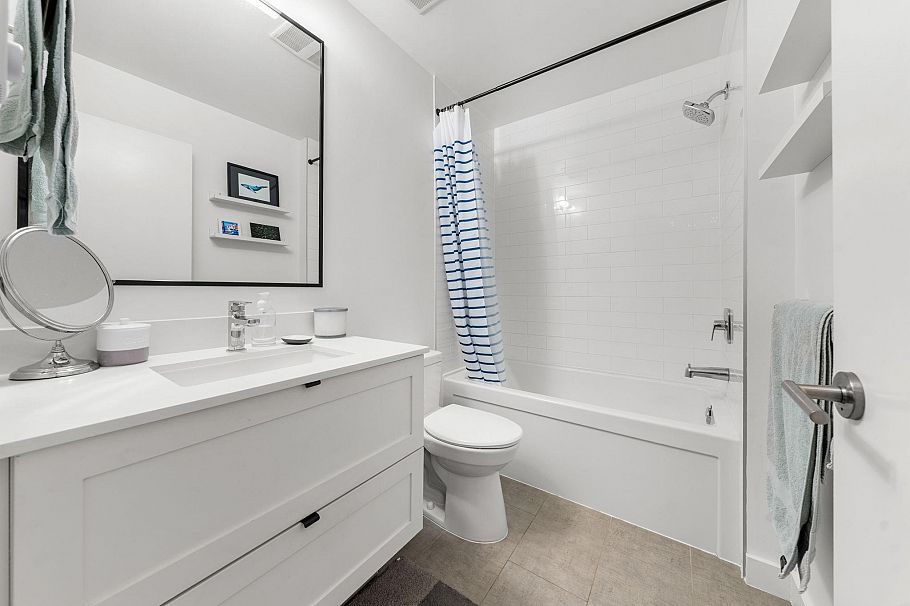 301 3205 Mountain Highway North Vancouver, BC - 26