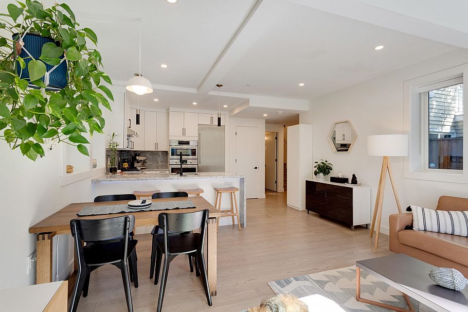 1372 E 10th Avenue Vancouver, BC - 6