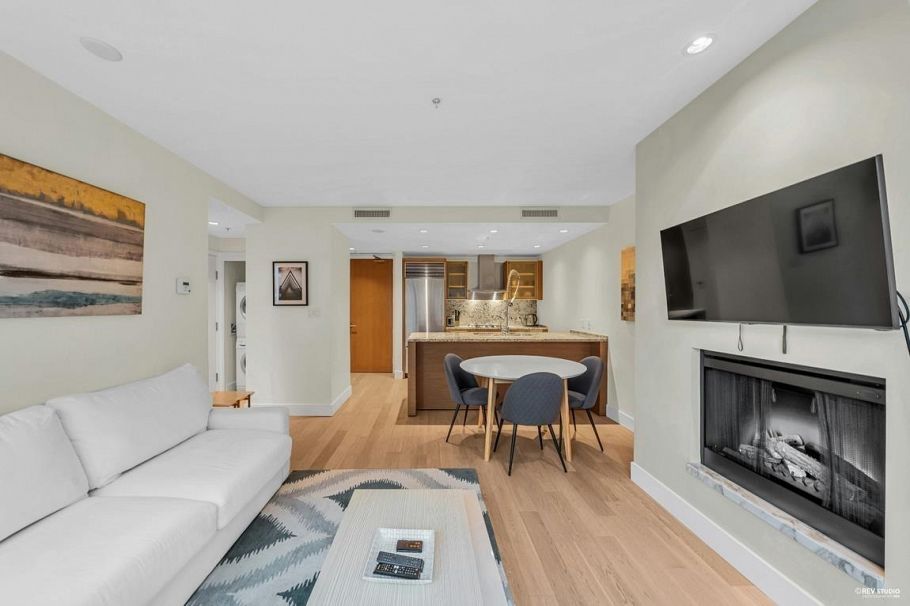 3307 1111 Alberni Street Vancouver, BC - 4