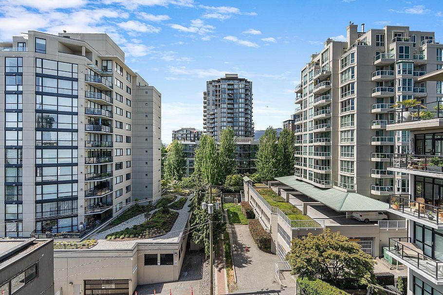 411 105 W 2nd Street North Vancouver, BC - 24