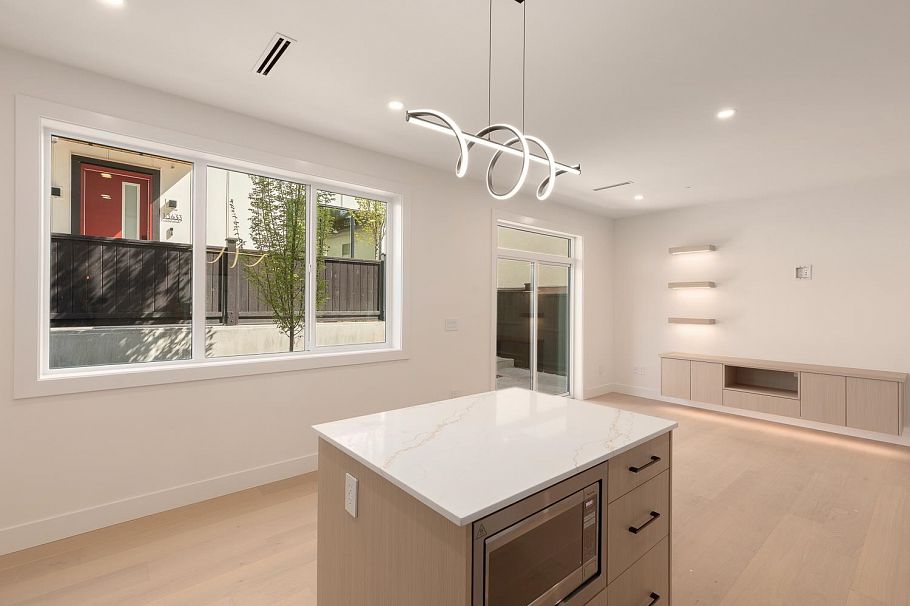 2 3635 Turner Street Vancouver, BC - 17
