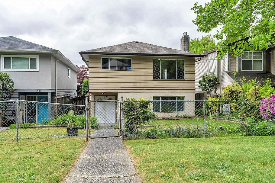 1555 Burrill Avenue North Vancouver, BC - 1
