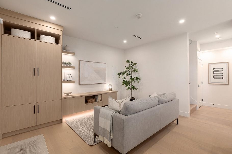 1 3635 Turner Street Vancouver, BC - 3