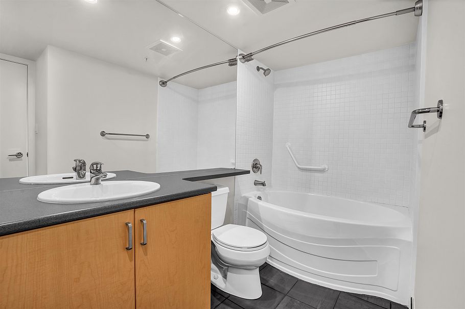 1206 155 W 1 Street North Vancouver, BC - 21