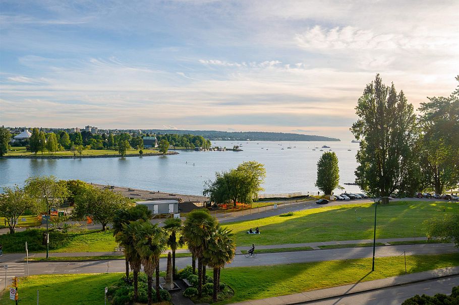 306 1311 Beach Avenue Vancouver, BC - 1